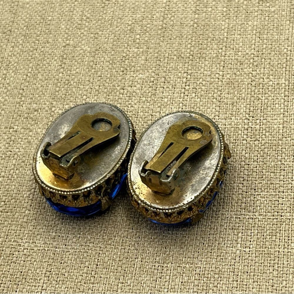 Vintage Elegant deep Blue glass Oval Gemstone Earrings - Picture 10 of 10